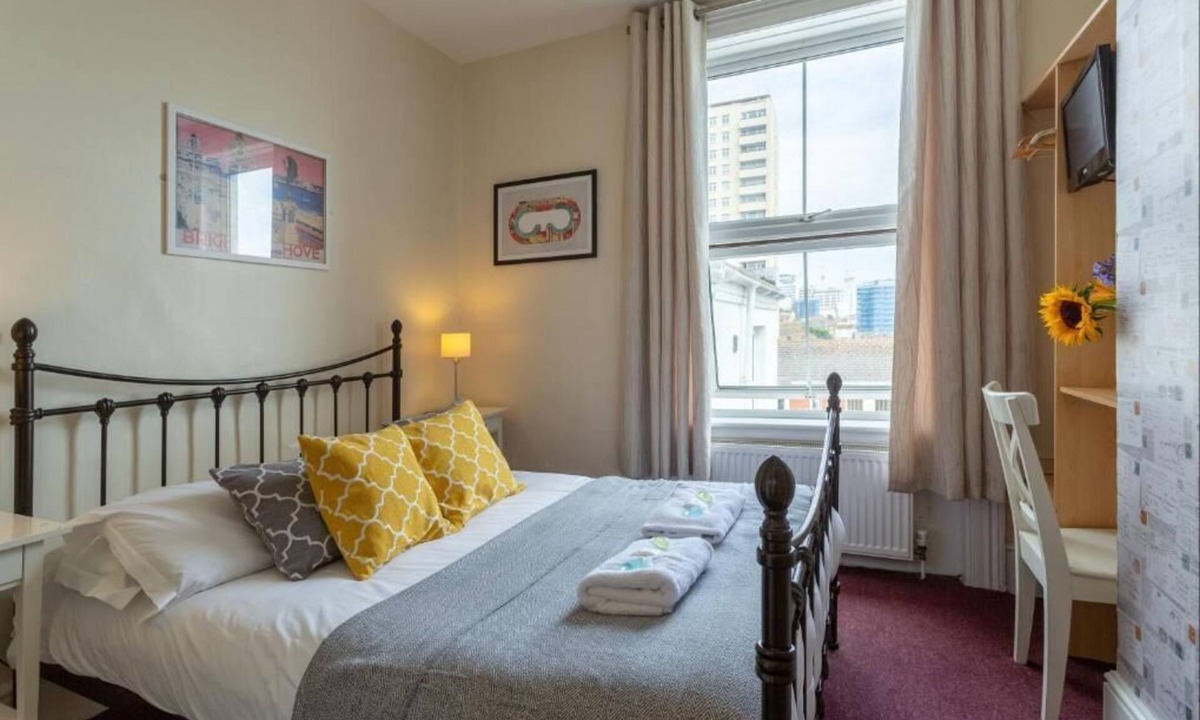 Kemptown Hotel | Upper Rock 6 - double room en-suite