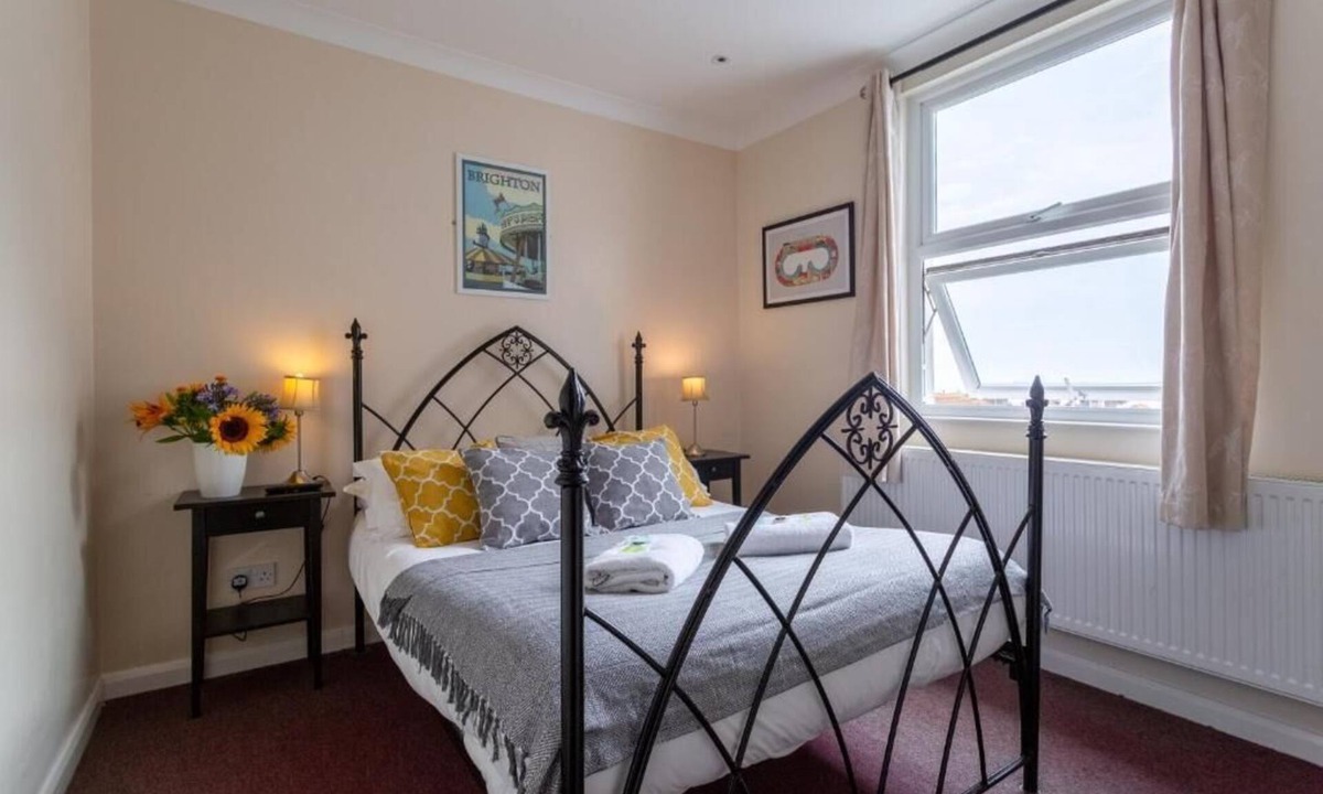Kemptown Hotel | Upper Rock 8 - double room en-suite