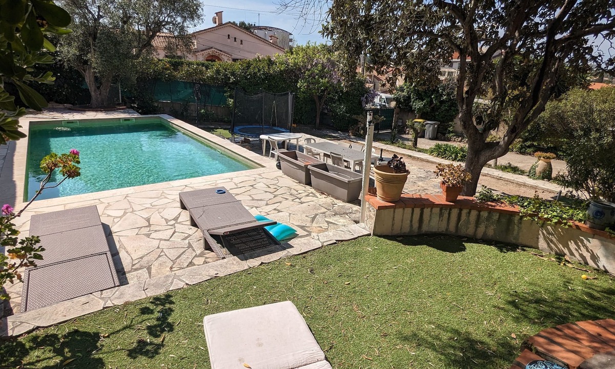 Le Cannet Villa | Upper villa with swimming pool and private grounds.