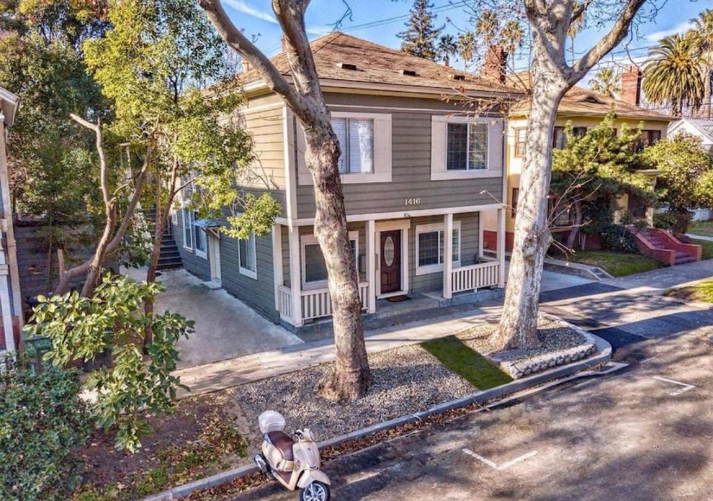 Midtown Sacramento Apartment | Upscale 1890s Historic Apartment