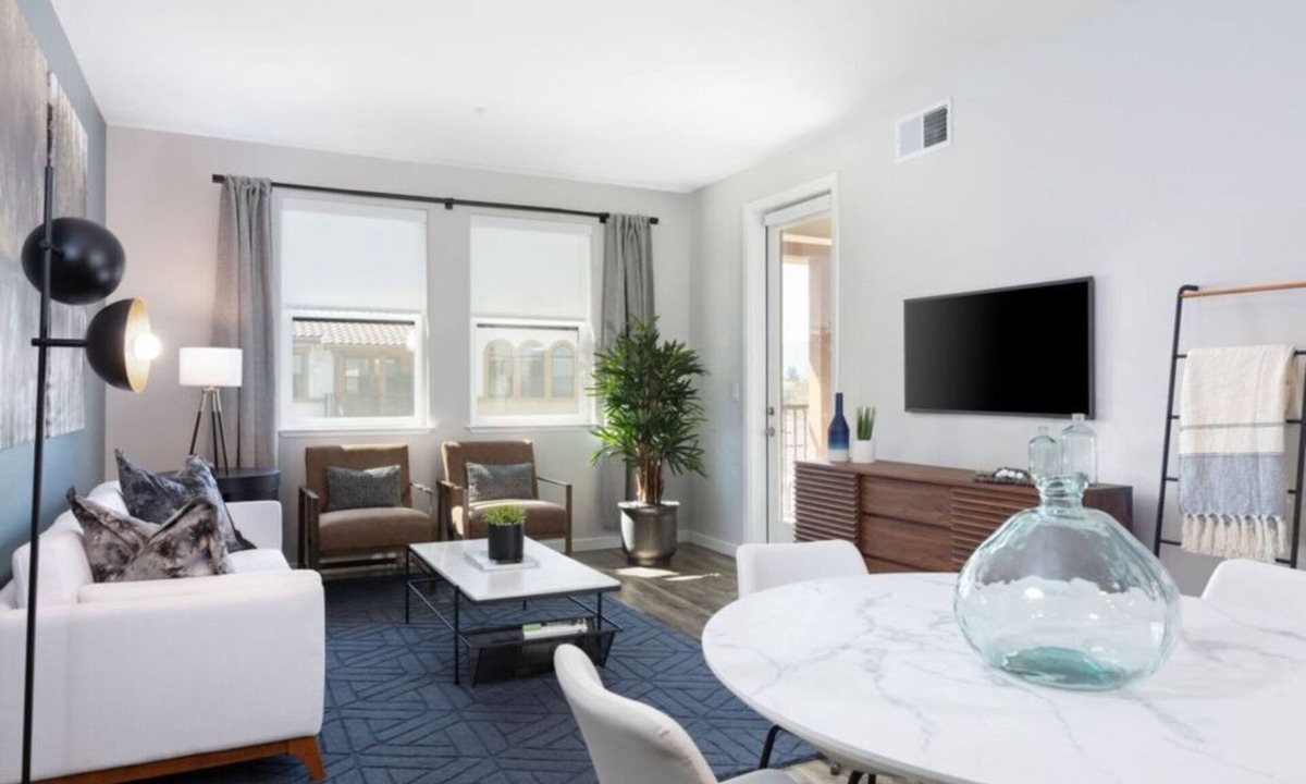 Sunnyvale Condo | Upscale 1BR Condo w Fireplace at Murphy Station