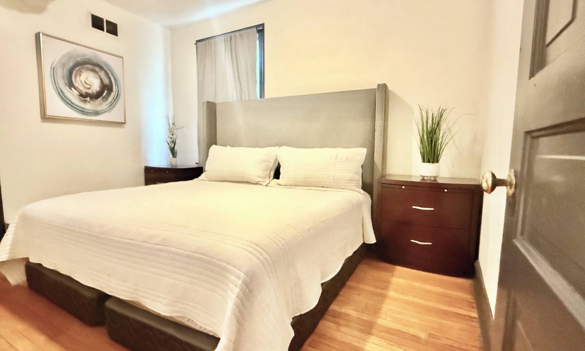 Gage Park Apartment | Upscale 1BR -Near Midway Airport - Free Parking & Fast CTA Access