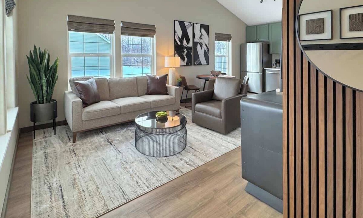 Palmer House | Upscale 2bd Getaway w/WiFi, Laundry, Full Kitchen!