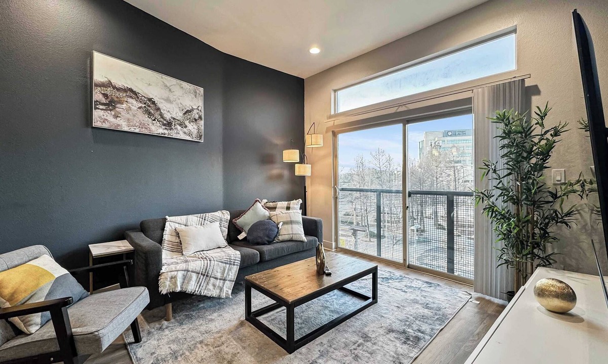 Deep Ellum Apartment | Upscale 2BR Deep Ellum | Pool, Gym & Free Parking