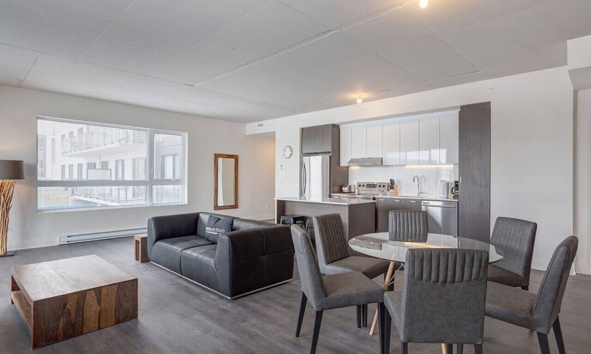 Laval Apartment | Upscale 3BR Apt: BBQ Area & Lovely Skyline Views