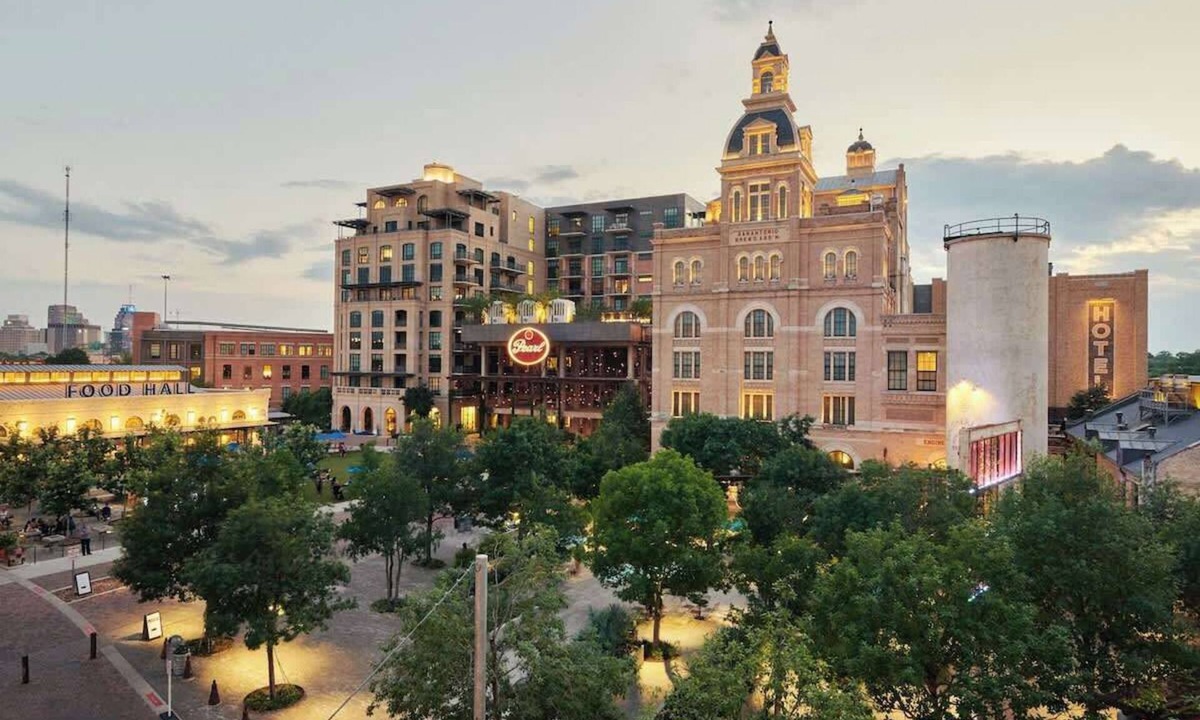 Tobin Hill Condo | Upscale 4BR Town Home, Steps to Pearl/Riverwalk