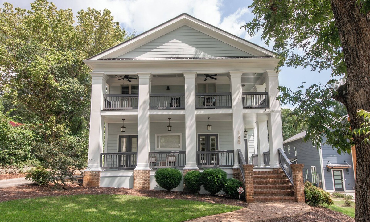 Athens House | Upscale 4BR Walk to Stadium and Downtownn