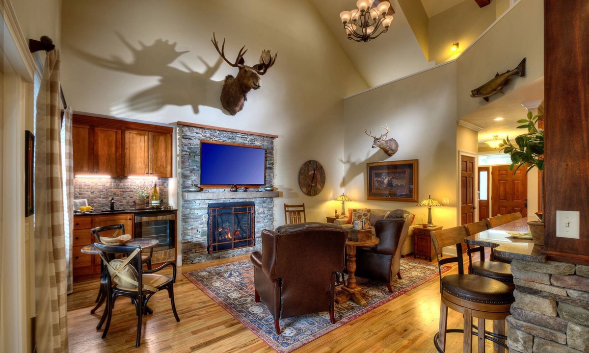 Skaneateles House | Upscale Adirondack inspired Evan's Lodge