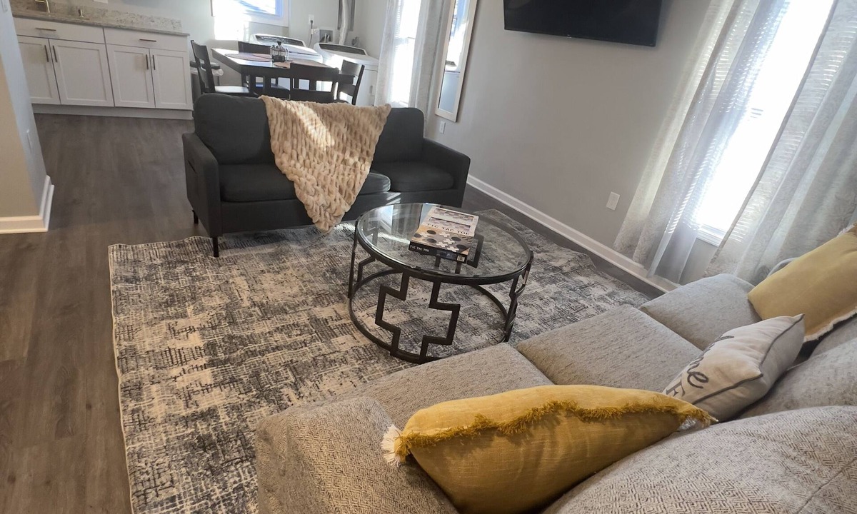 Kansas City Apartment | Upscale apartment near Worlds of Fun, Arrowhead Stadium, Country Club Plaza!