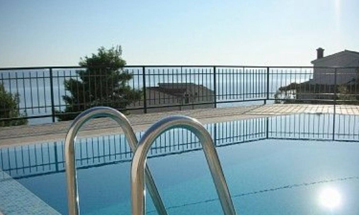 Mimice Apartment | Upscale apartment with swimming pool and sea views