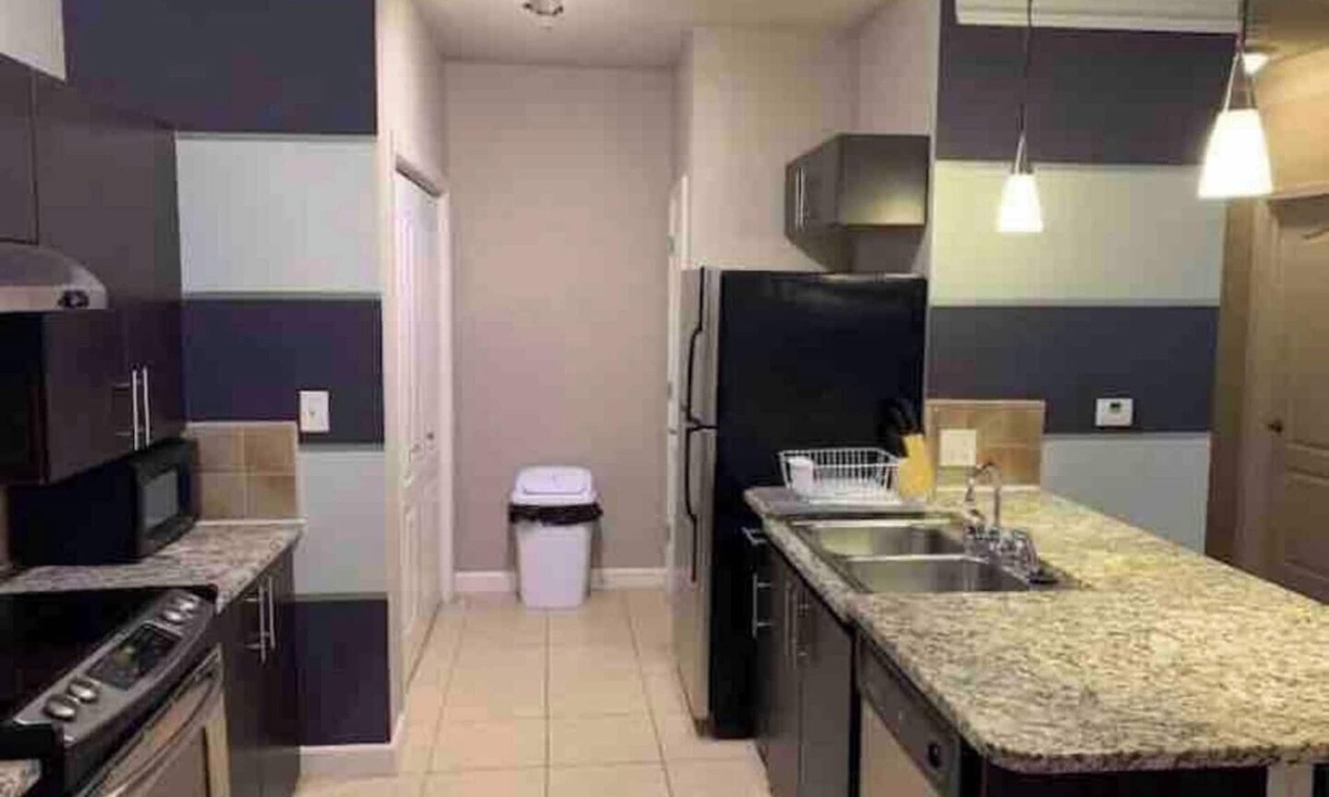 Westside House | Upscale apt. in Central downtown location