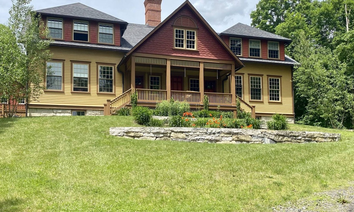 South Lee House | Upscale Architecturally Designed Berkshire Home