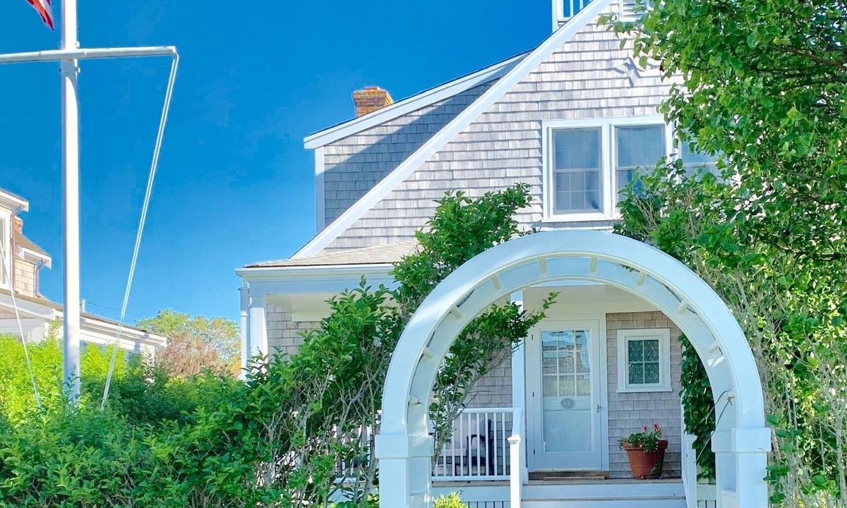 Brant Point House | Upscale Beach House Brant Point