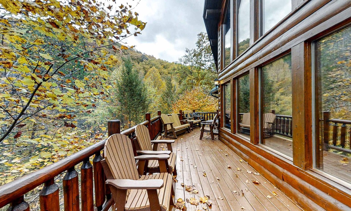 Sevierville Cabin | Upscale Cabin W Hot Tub, Sleeps 22・Game Room・Pool