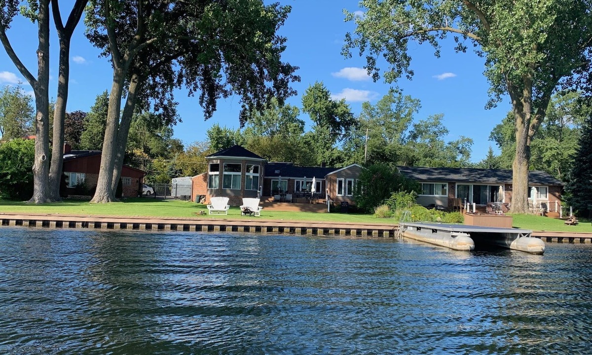 Waterford House | Upscale Cass Lakefront 3 KING BR Home big deck/yard, boat/swim dock and fire pit