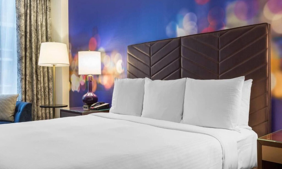 Streeterville Hotel | Upscale City Center Stay | Prime Locale | City Views | Pets Allowed