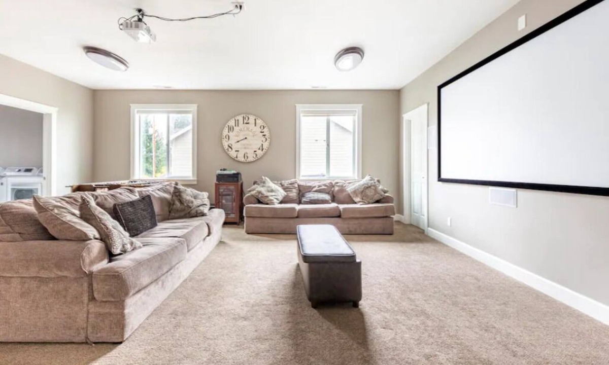 Hillsboro House | Upscale custom home designed for large groups