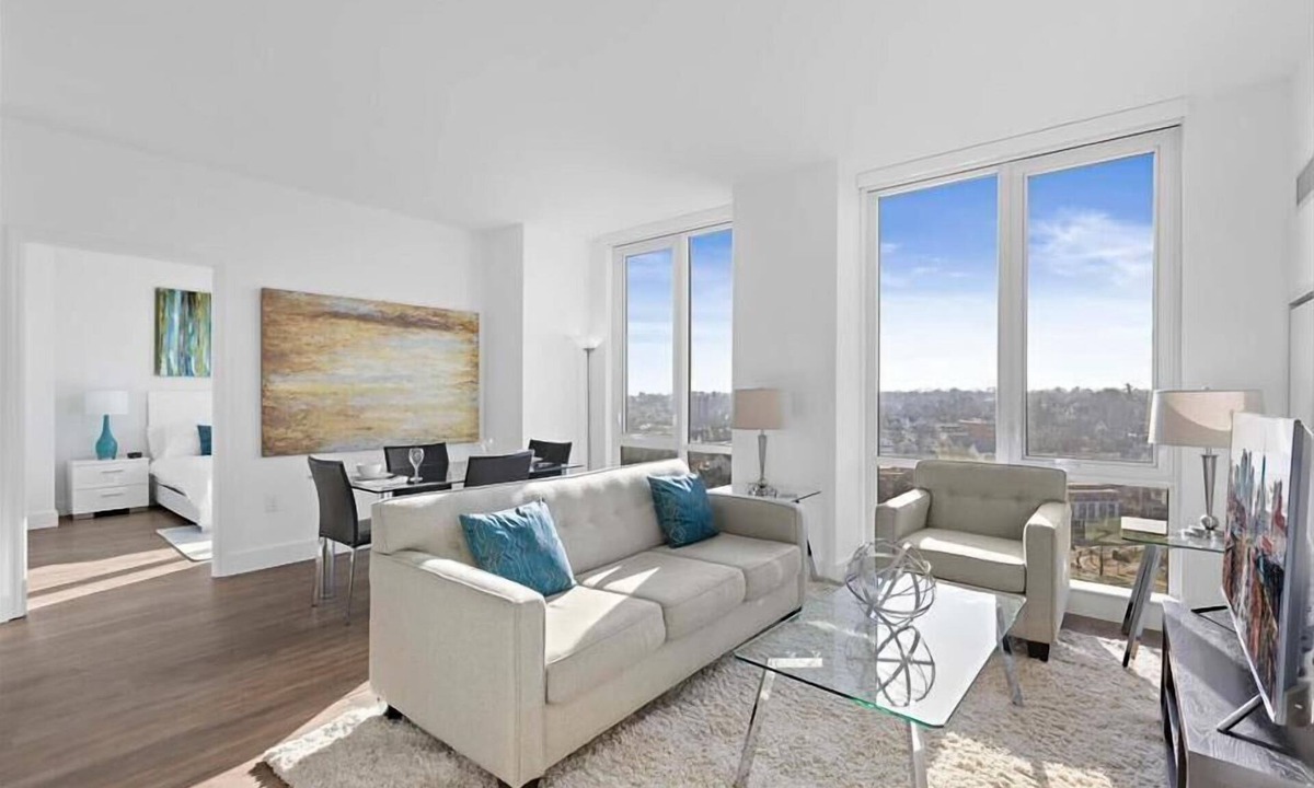 White Plains Apartment | Upscale Downtown 2BR | Lux Amenities | Laundry