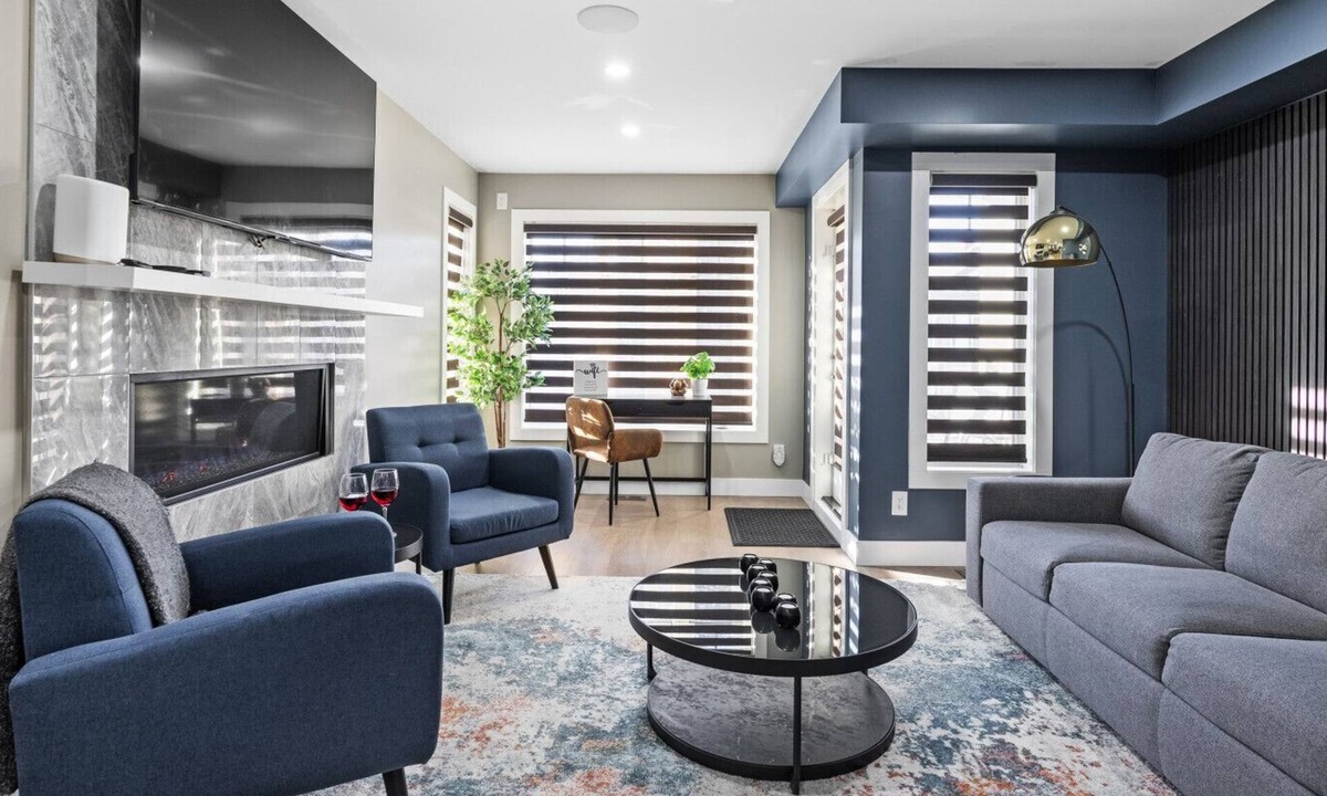 Lower Mount Royal House | *Upscale Downtown Home on 17 Ave | 2 King Rooms*