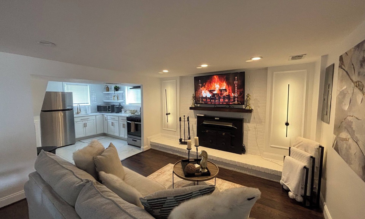 Marley House | Upscale Escape with Private Garden-Perfect for Relax & Intimate Moments