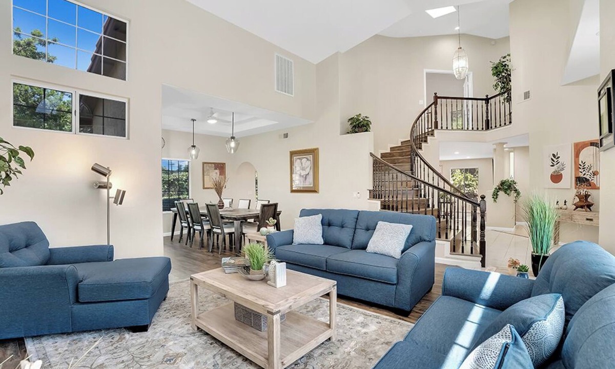 Poway House | Upscale Family & Group Friendly Spacious Home