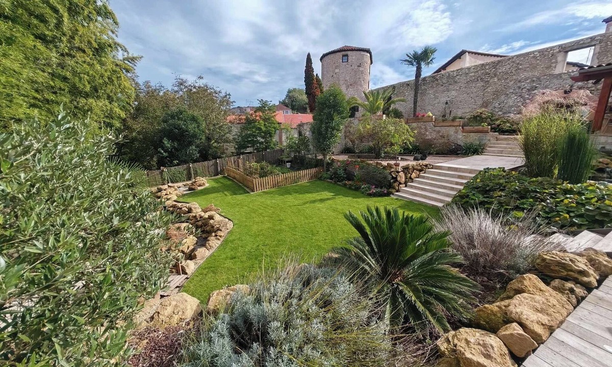 Saint Sever House | Upscale family villa