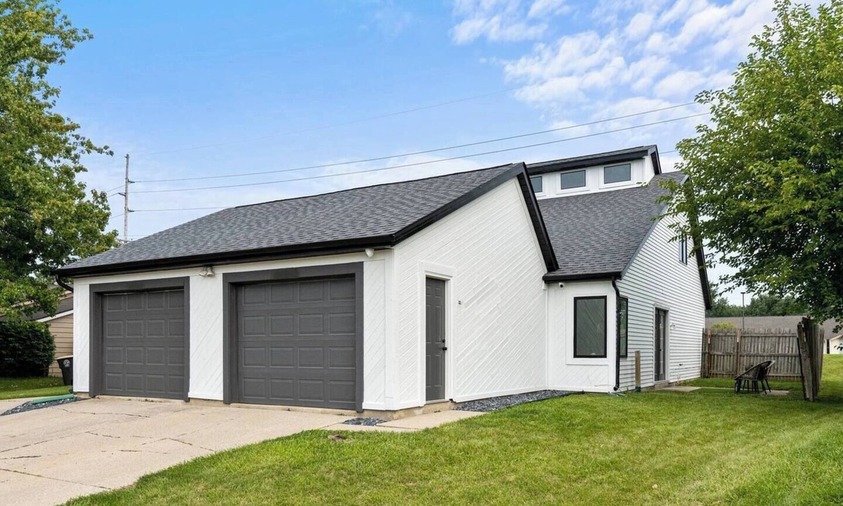 Saint Marys  Allen County Condo | Upscale Fort Wayne Condo | Attached Garage, Modern Comfort