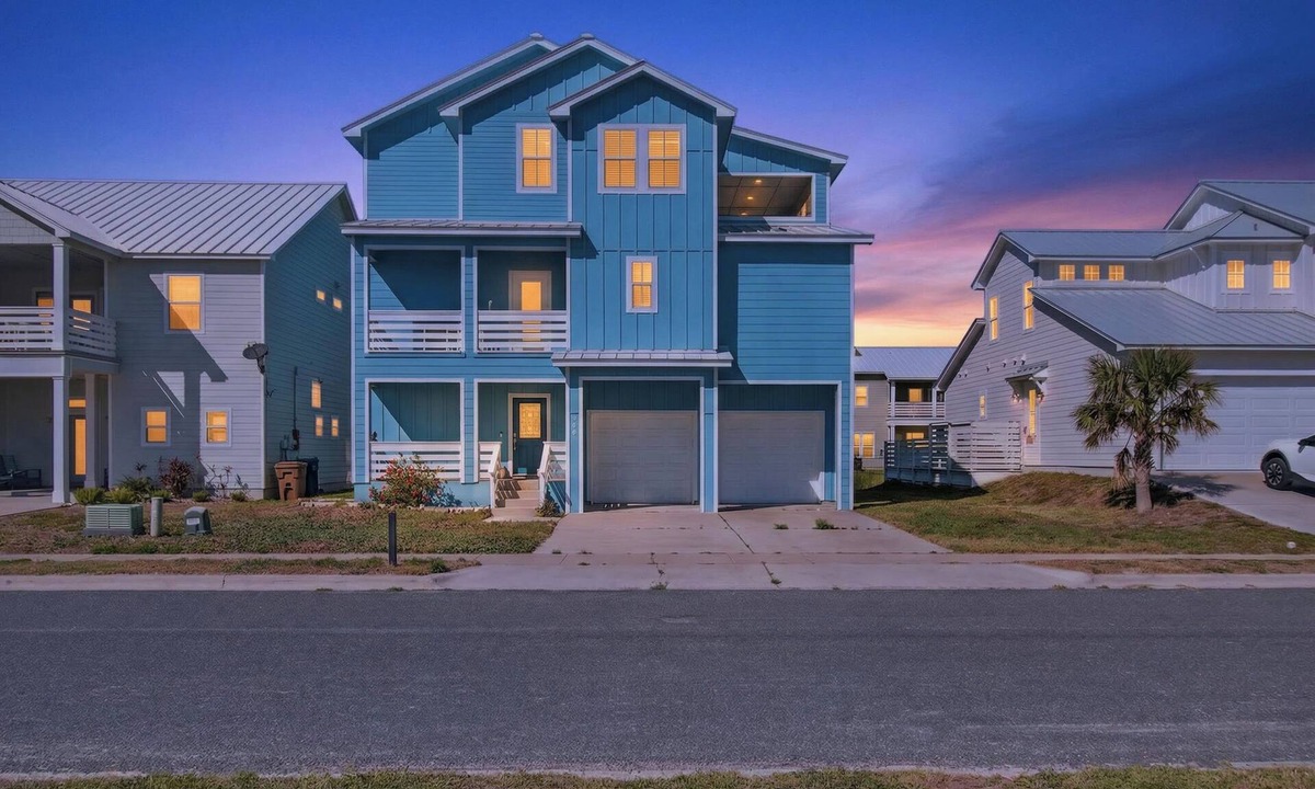 Port Aransas House | Upscale home! Beach Access! Community Pool