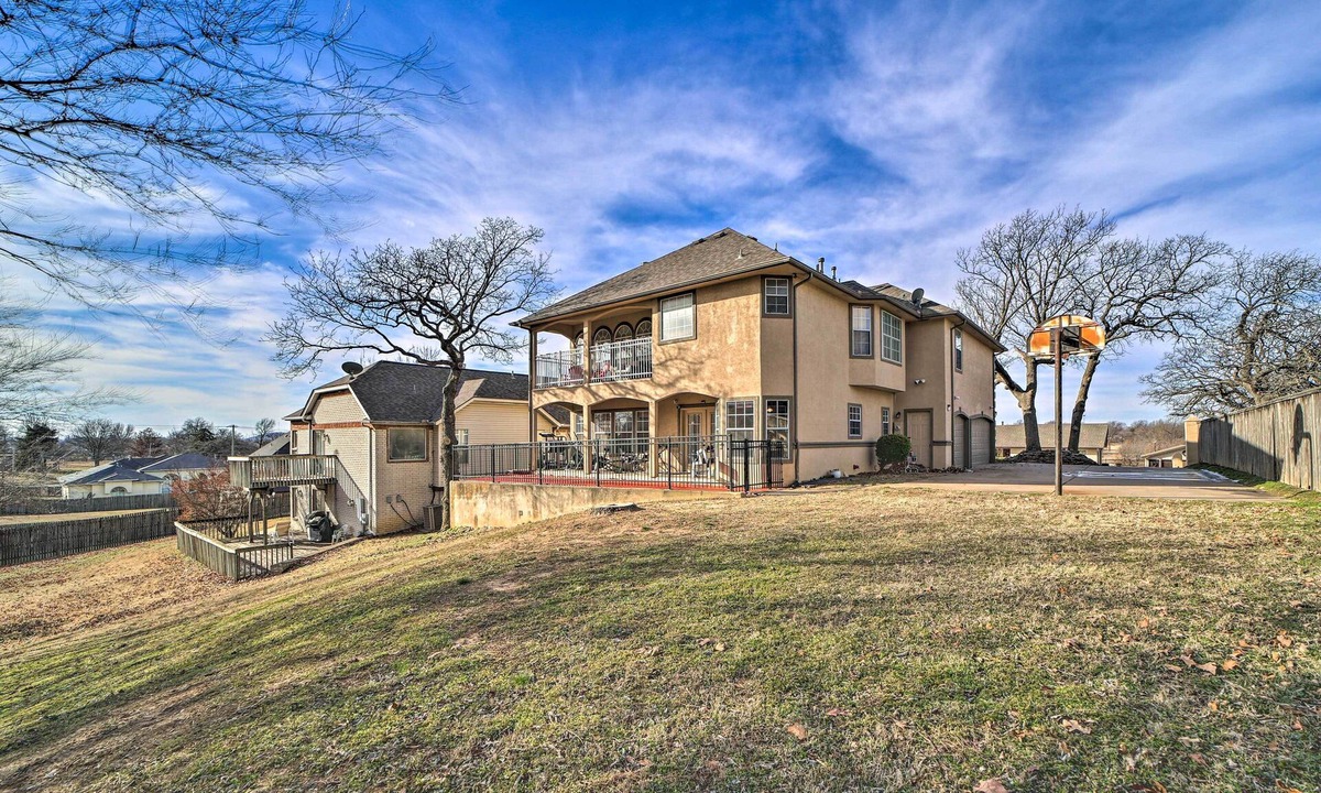 Downtown Tulsa House | Upscale Home w/Views & Game Room!