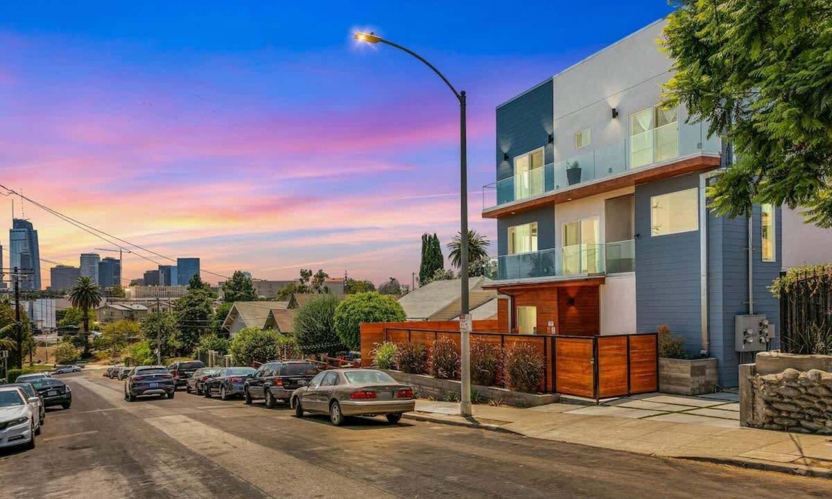 Historic Filipinotown Condo | Upscale LA Getaway Sleeps 8 with Free Parking