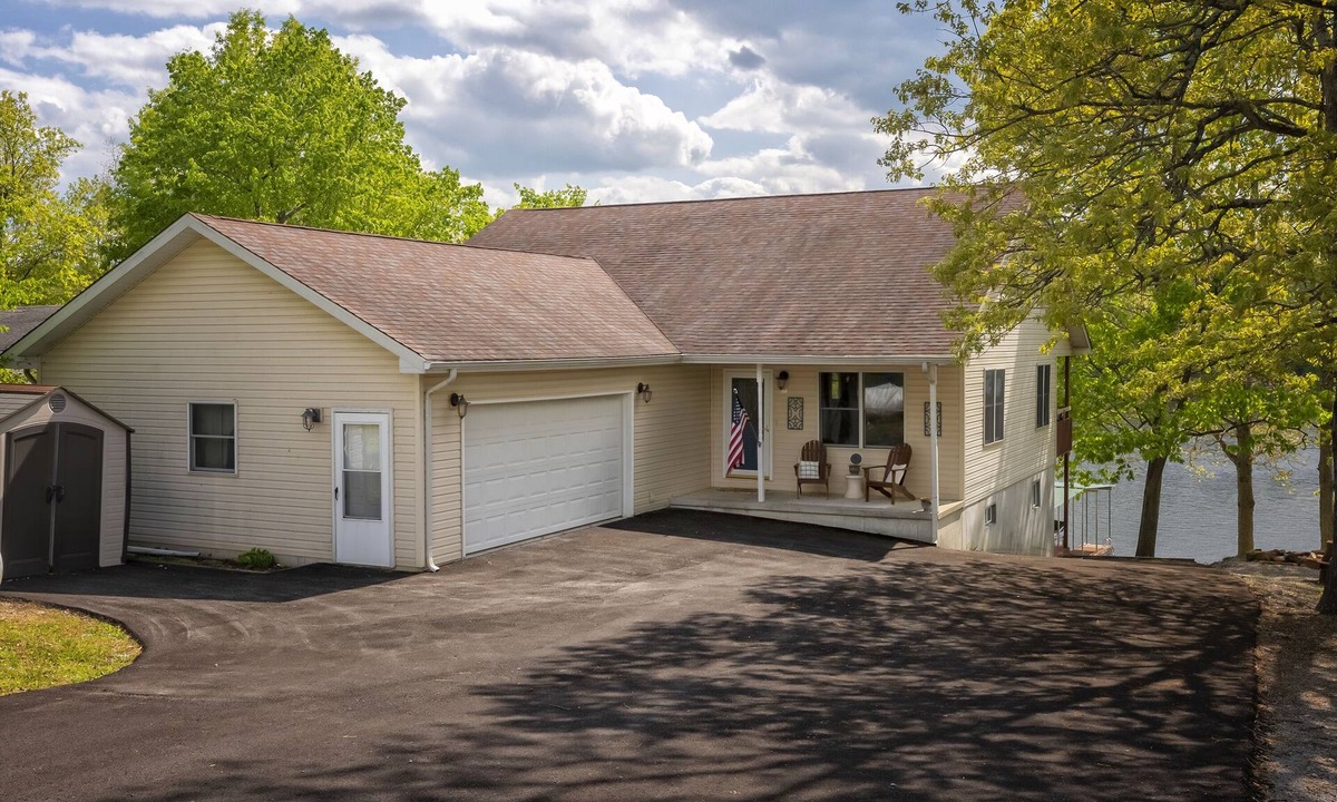 Marion House | Upscale Lakefront Home w/Dock & Kayaks