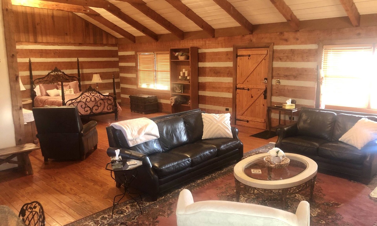 Rustburg Cabin | Upscale Log Cabin at Ferndale: An Elegant Retreat