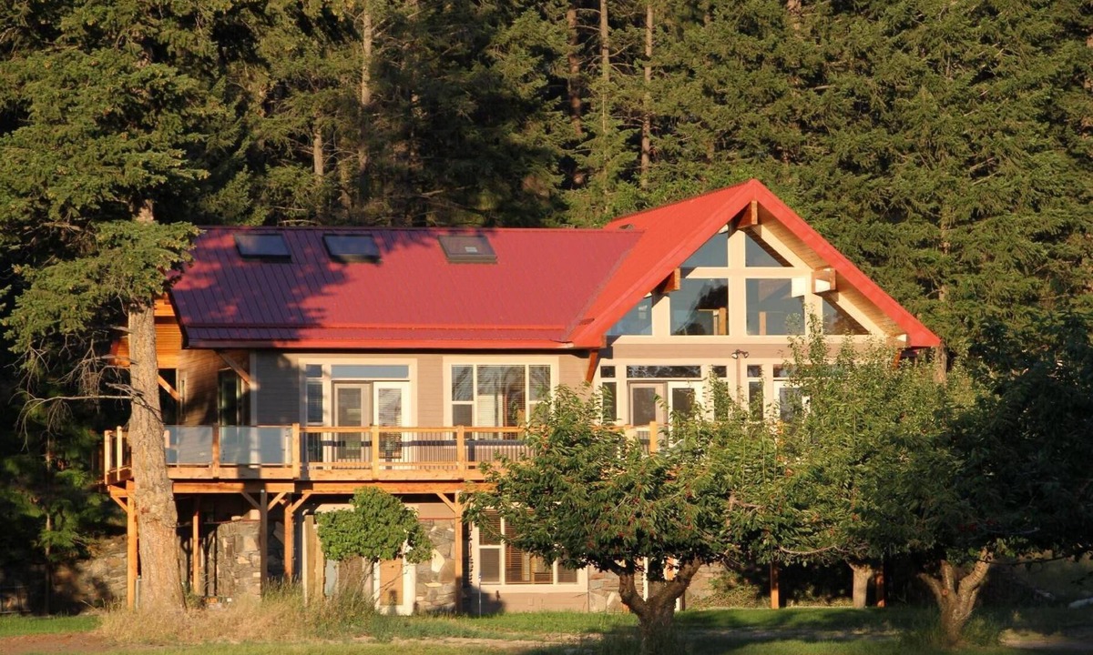 Finley Point House | Upscale Luxury Home on Cherry Orchard Overlooking Flathead Lake
