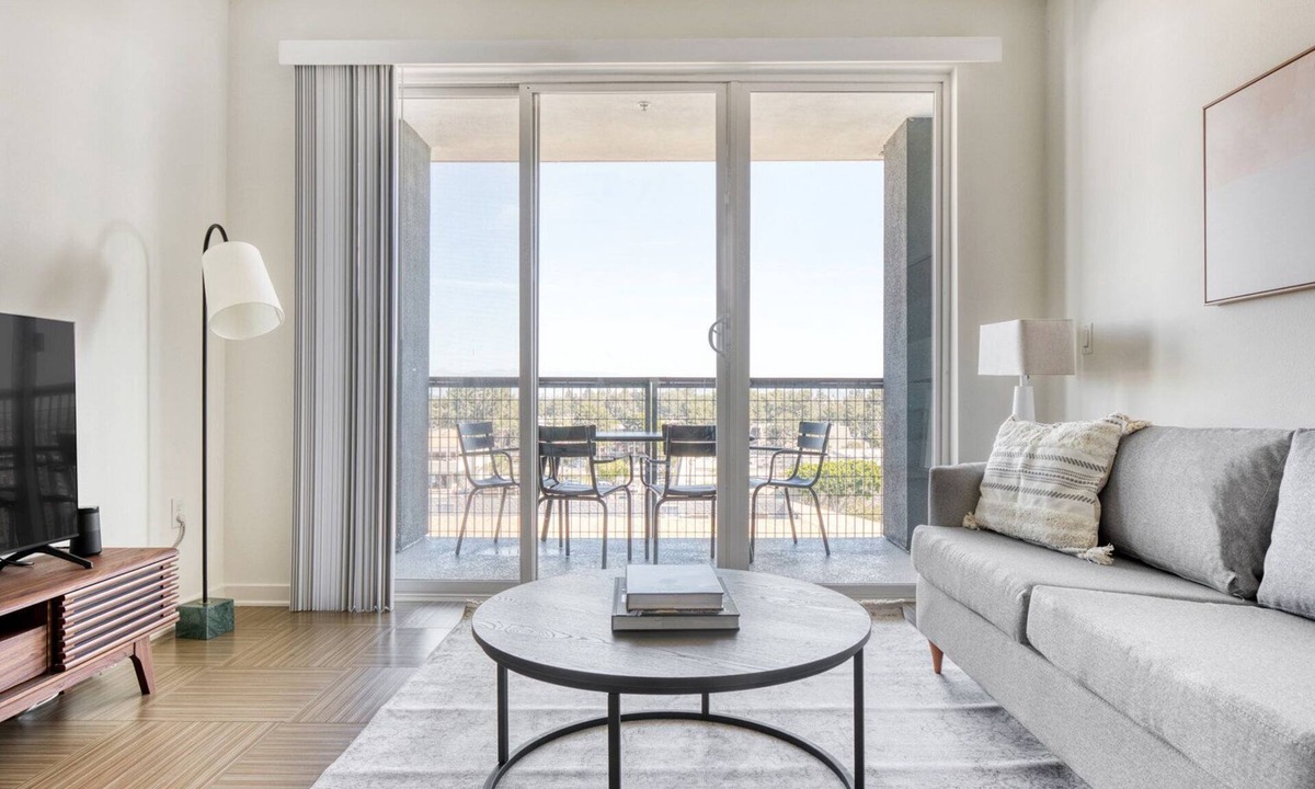 Del Rey Apartment | Upscale Marina del Rey 2BR w/Pool & Gym, steps to beach, by Blueground