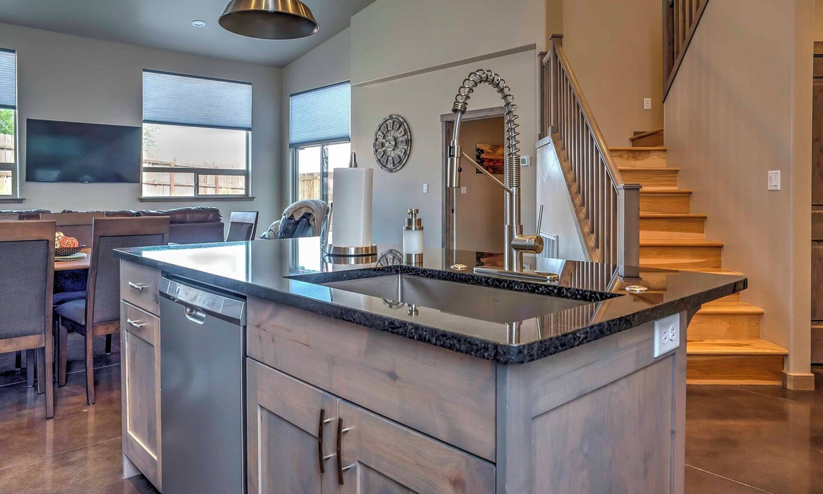 Moab South Valley Apartment | Upscale Moab Home w/Red Rock Views & Hot Tub