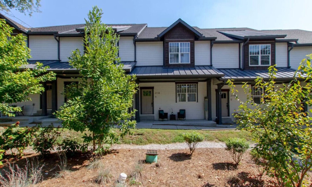 Historic Waverly House | Upscale & Modern | Premier Location & Experience