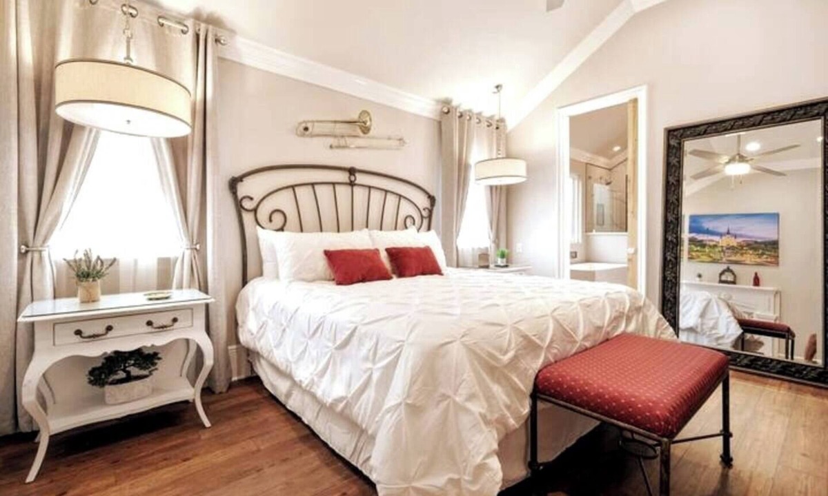 West Riverside Condo | Upscale New Orleans Penthouse | Private Elevator