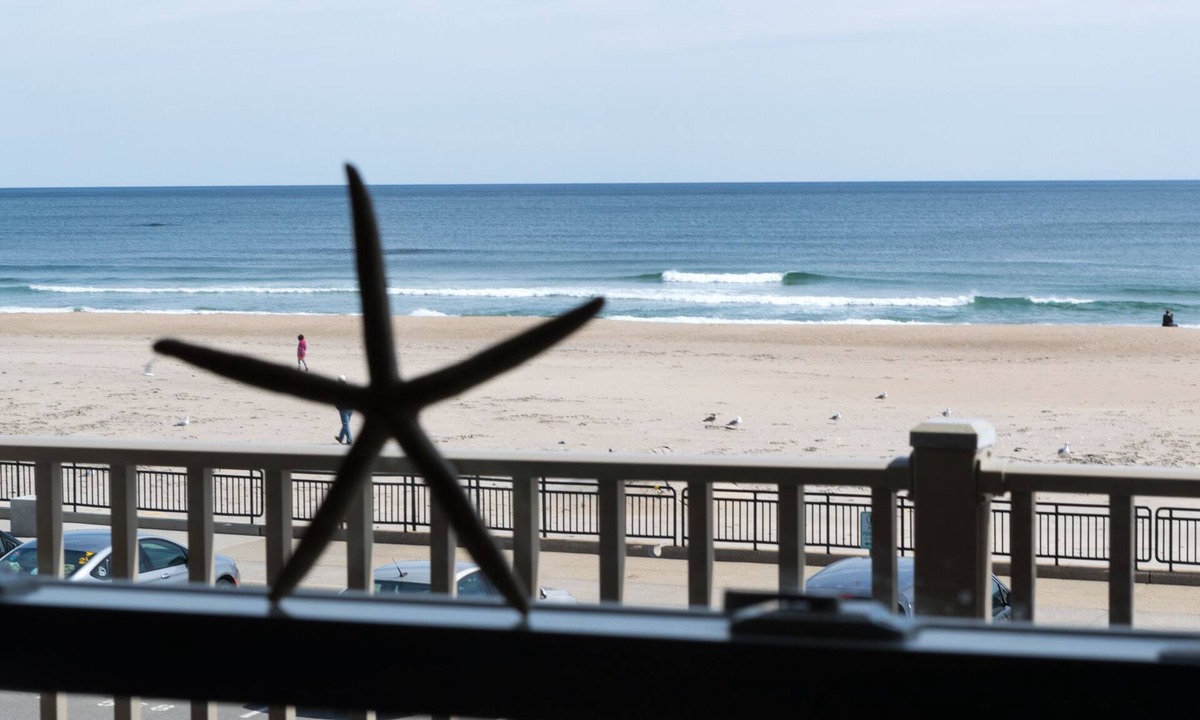 Hampton Condo | Upscale Oceanfront Condo Steps From The Seashell Stage