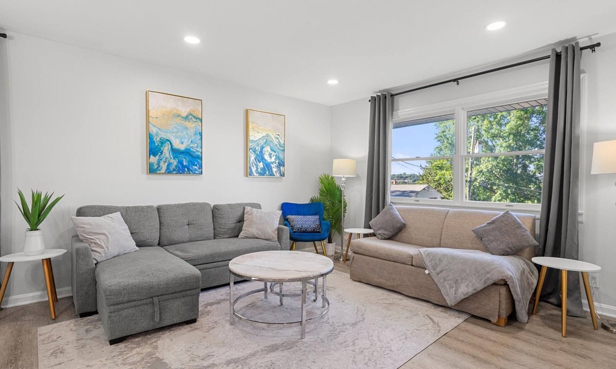 Jefferson Manor Apartment | Upscale Old Town Views 3BD Lux
