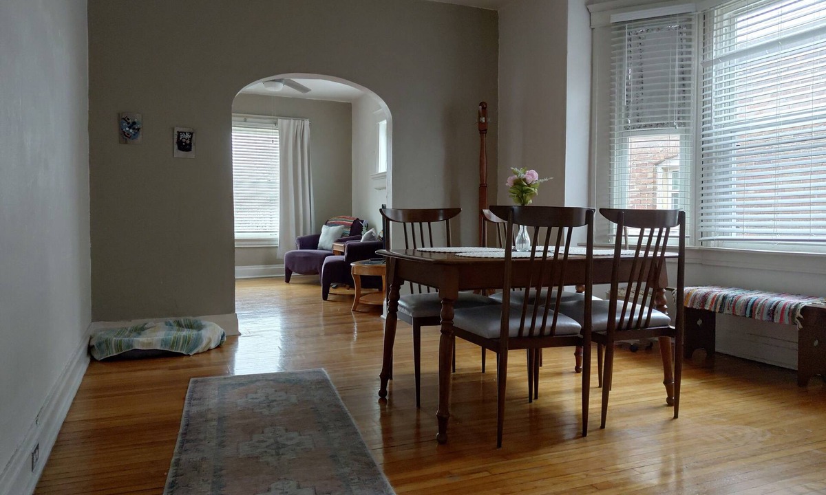 St. Louis Apartment | Upscale Ole School 3b/1b StL's "Sweet Spot" WashU, Pageant, Forest Park, Clayton