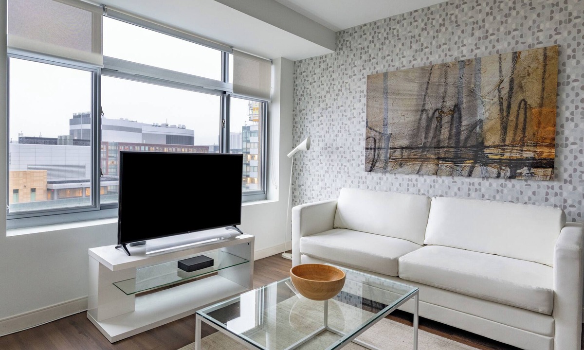 Arefth Apartment | Upscale One Bedroom in Kendall Square with Views