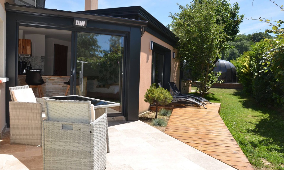 Heyrieux Apartment | Upscale, quiet, secure, gym, boules, bikes, pool, SPA SAUNA