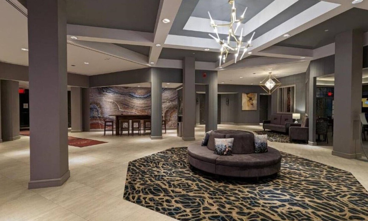 Edison House | Upscale Room Near Edison Convention Center