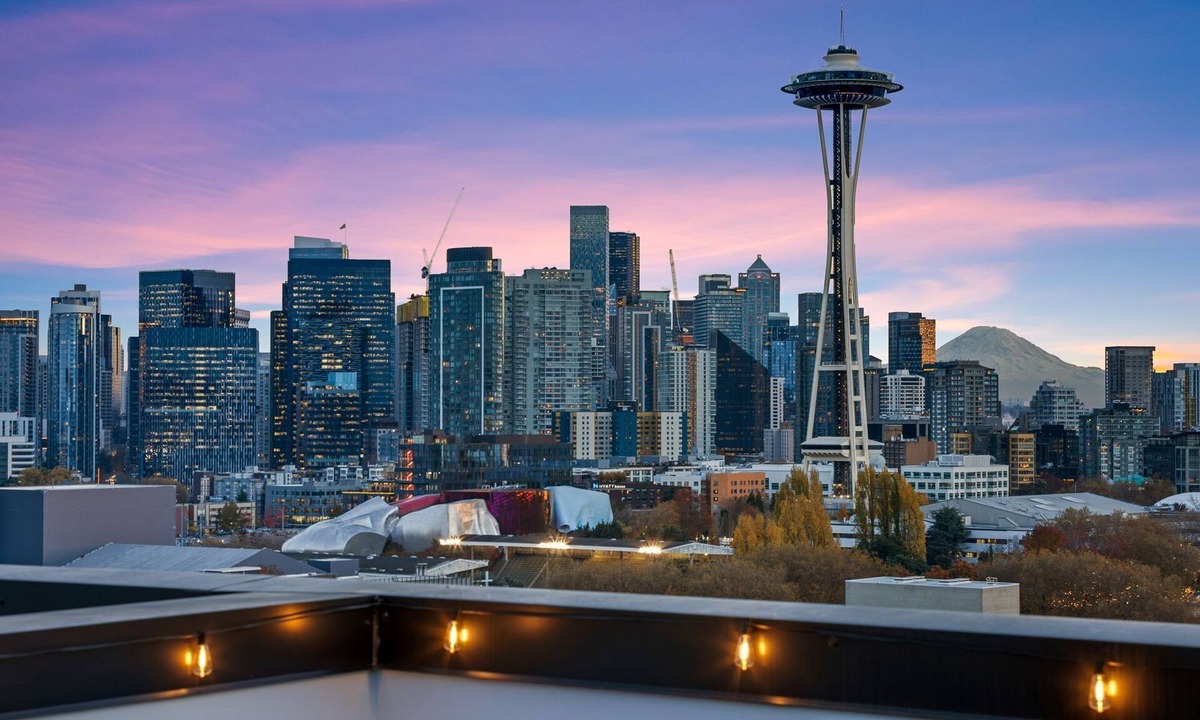 Lower Queen Anne House | Upscale Seattle Stay with Unforgettable Rooftop Views