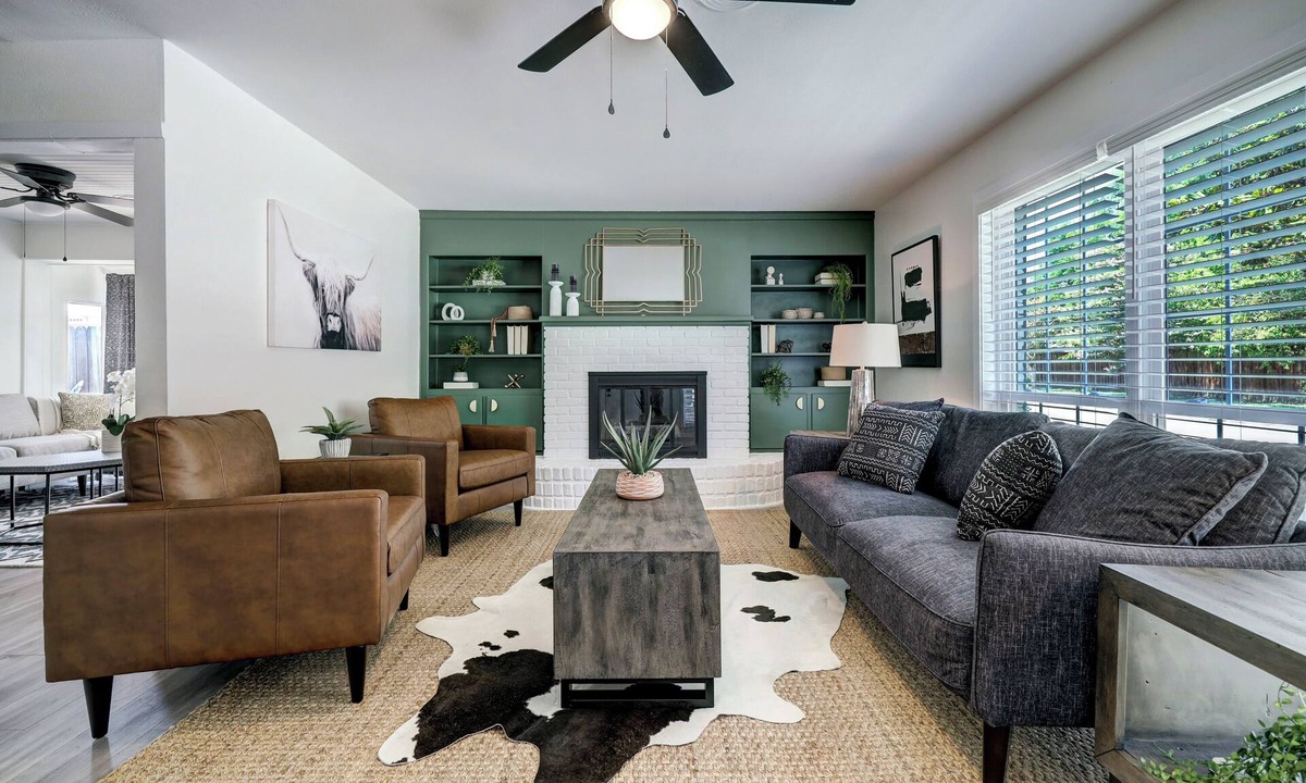 Houston House | Upscale, Spacious Retreat in the Heart of Houston - Pet-Friendly!