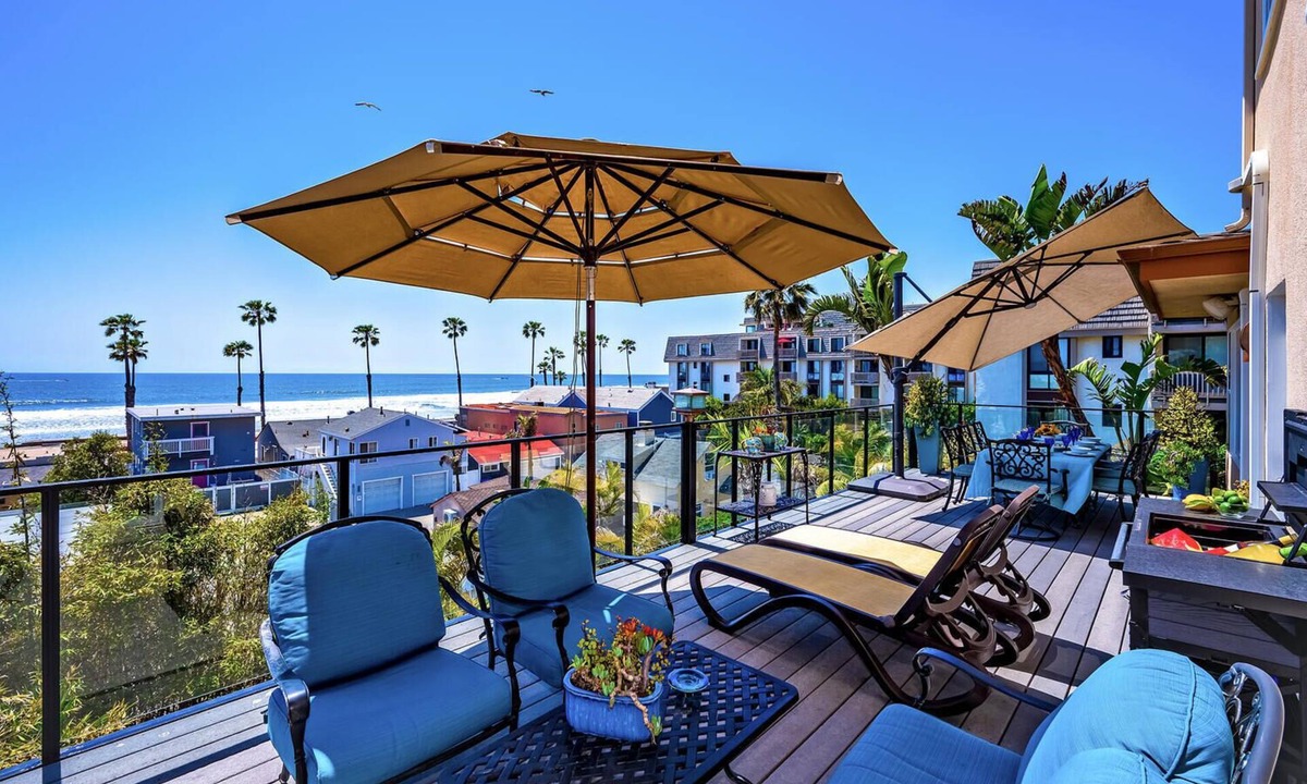 Townsite House | Upscale Steps-to-the-Beach Home. Awesome Front Ocean Views. Stunning Home!