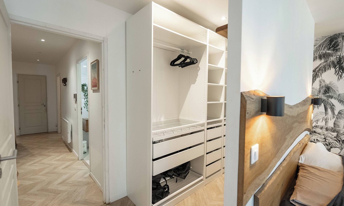 Lormont Apartment | Upscale triplex with terrace