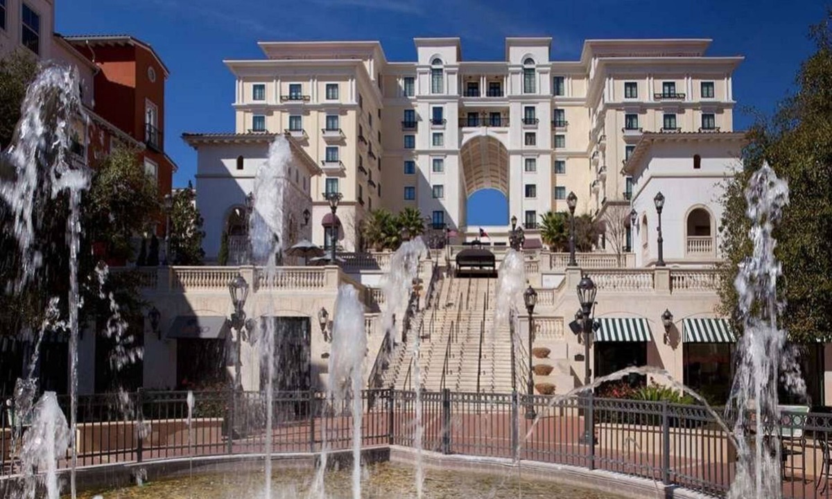 Wetmore Hotel | Upscale, Tuscan Styled Resort with Spa-Tennis Courts and 2 Pools