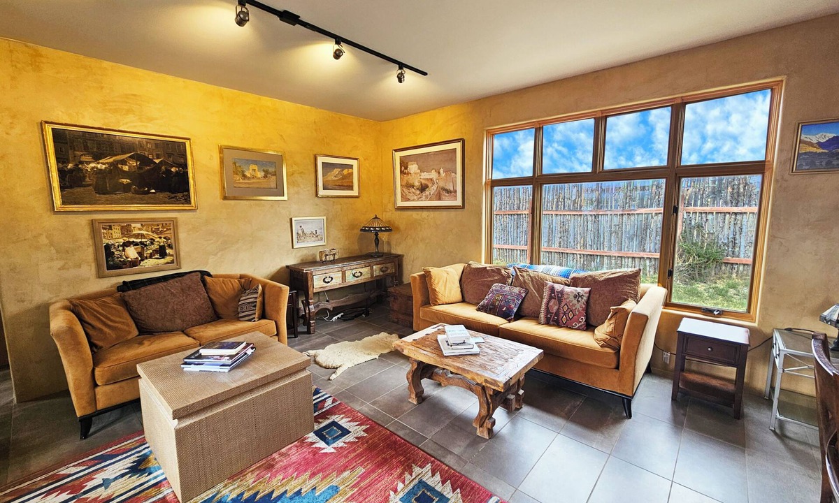 Arroyo Seco House | Upscale with Perfect Location and Amazing 360⁰ Views
