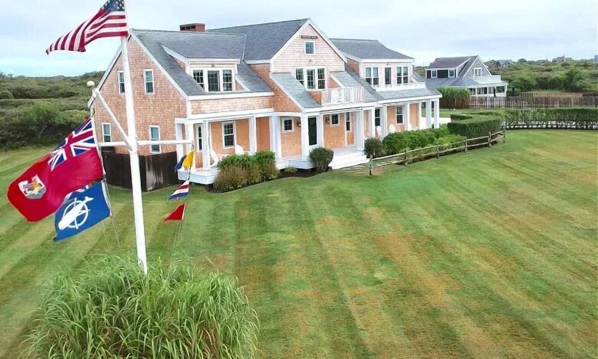 Tom Nevers House | Upside down style home in Tom Nevers